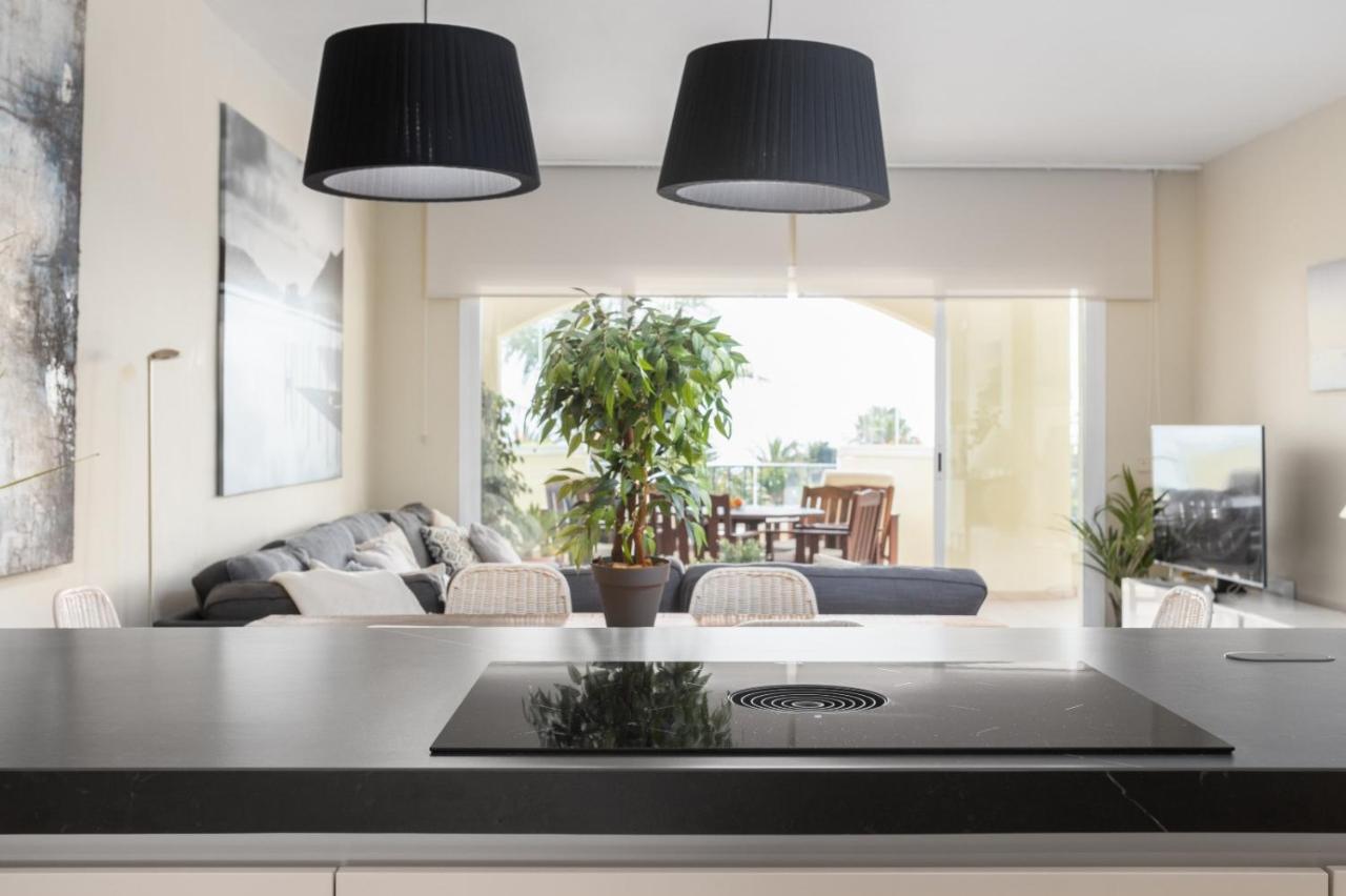Homeforguest Front Line Beach Apartment In Hacienda Playa 마르베야 외부 사진